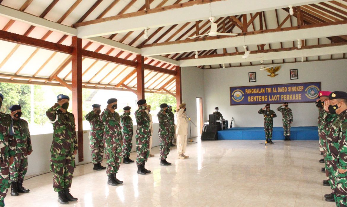 Danlanal Terima Laporan Kenaikan Pangkat Perwira, Bintara, Tamtama dan PNS Lanal Dabo Singkep