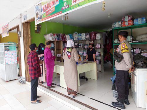 Tinjau Pencapaian Vaksinasi di Wilayah Lubuk Baja, Polsek Lubuk Baja Door to Door Data Manual