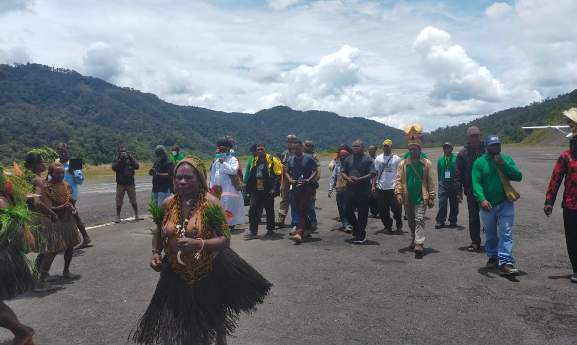 Kedatangan Tiga Diakon Disambut Ribuan Masyarakat Intan Jaya Papua