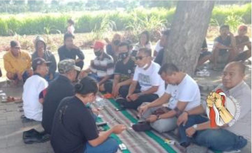 Perkumpulan PKL di simpang lima gumul Kab.Kediri