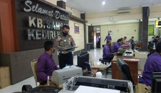 Kasatlantas Polres Kota Kediri Sidak Pelayanan Anggota Samsat