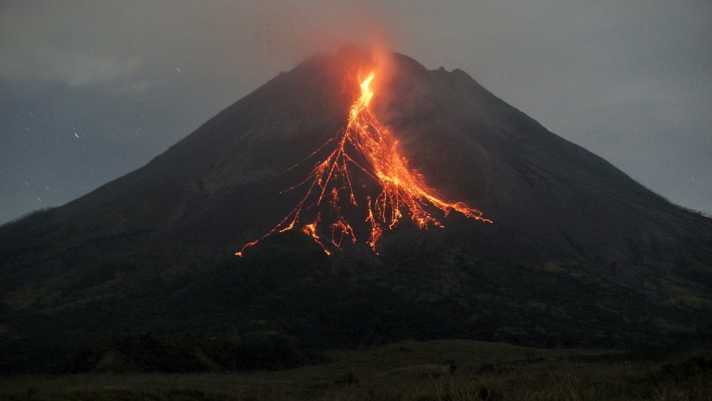 Gunung Merapi Luncurkan Guguran Lava Sejauh 1000 Meter