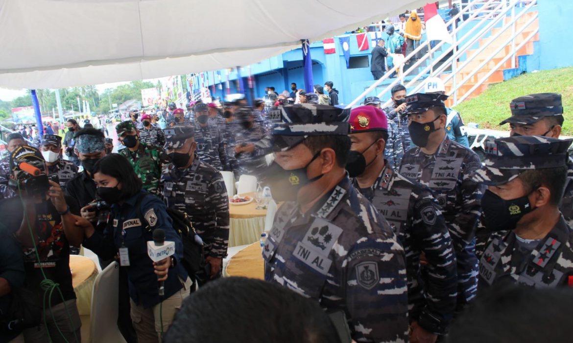 KASAL Laksamana TNI Yudo Margono Tinjau Serbuan Vaksinansi Maritim Di Dabo Singkep