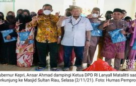Ansar Ahmad Dampingi Ketua DPD RI AA LaNyalla saat Berkunjung ke Masjid Raya Sultan Riau