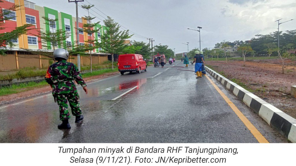 Minyak Tumpah Berserakan di Jalan Bandara, Pengendara Roda Dua Terpelesat