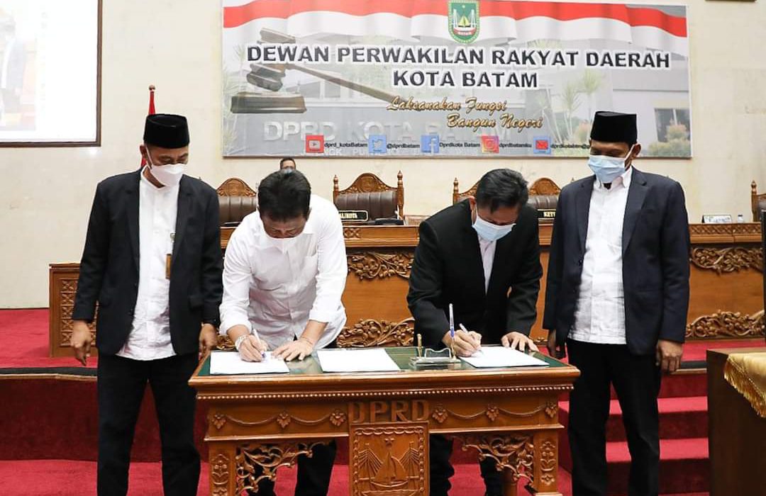 Wako Rudi Sampaikan Pendapat Akhir Pembahasan APBD 2022 Pada Paripurna DPRD Batam