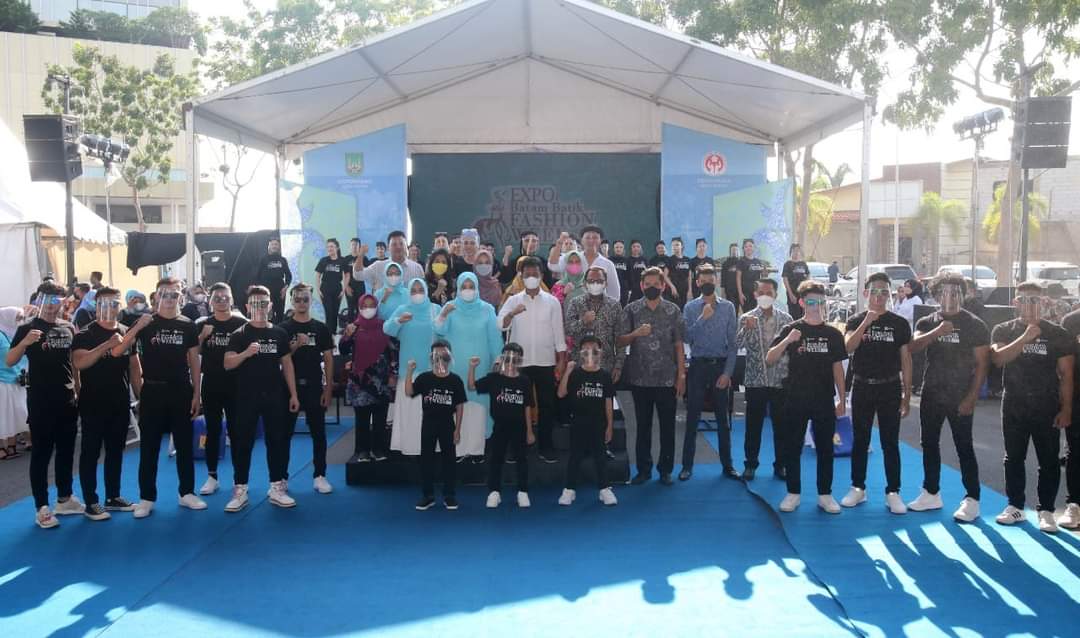 Gairahkan Ekonomi, Rudi Buka Expo Batam Batik Fashion Week 2021