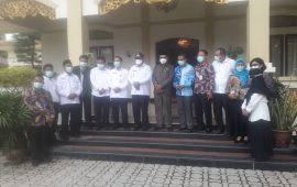 Upacara Peringatan Hari Kesehatan Nasional Digelar di Kediaman Bupati Karimun
