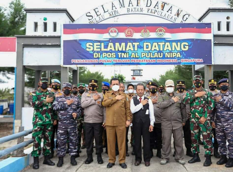 Tinjau Pos TNI AL di Pulau Nipa Batam, Gubernur Kepri: Tetap Semangat Jalankan Tugas