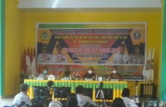 Memperingati hari guru di Karimun, Kamis (04/11/2021) (Foto/Fernando/kepribetter.com)