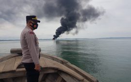 Kapal Penyalur BBM Terbakar, Ini Penjelasan Dirut Cabang Pertamina SB Dan Kapten Kapal