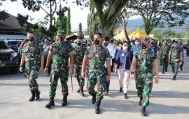 Pelaksanaan Vaksinasi di Lanud Silas Papare Ditinjau Panglima TNI