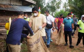 Plt Bupati Bintan Bersama FKPD Joging Menyusuri Pantai Sambil Pungut Sampah