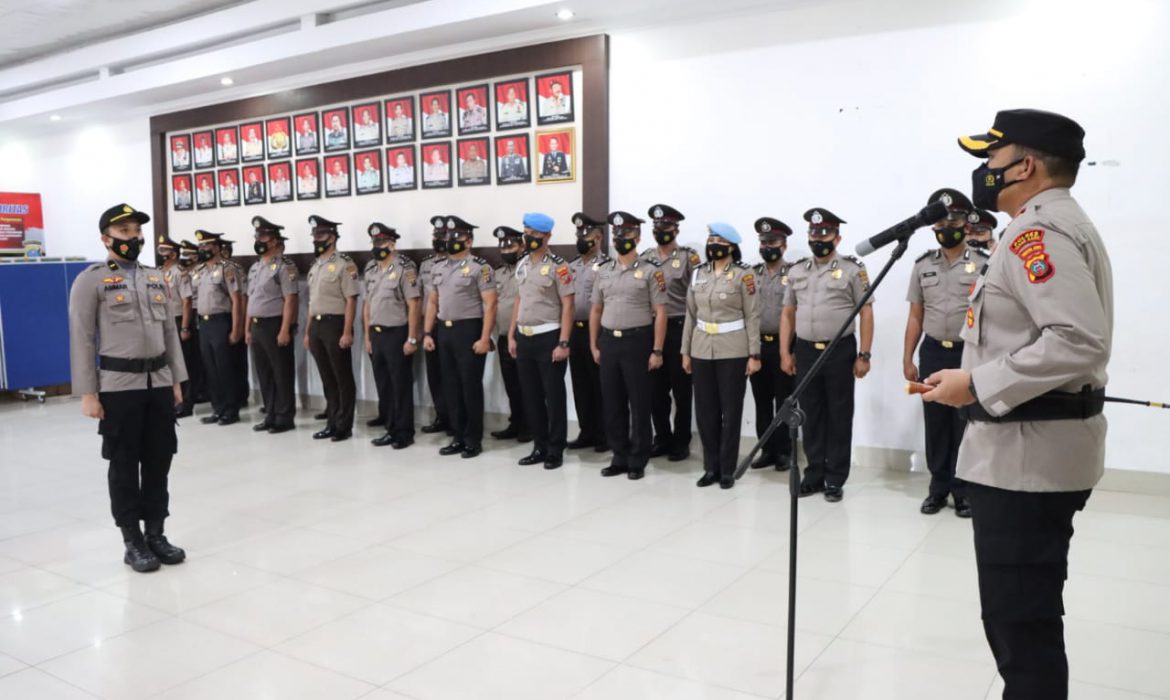 Kapolres Tanah Karo Pimpin Kenaikan Pangkat 35 Personil Satu Tingkat Lebih Tinggi