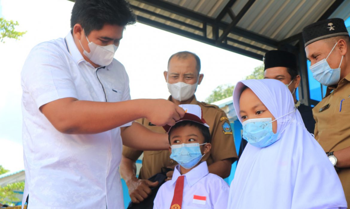 Usai Murid SD dan SMP, Kini Giliran Murid TK Pembina Negeri Kebagian Seragam Gratis