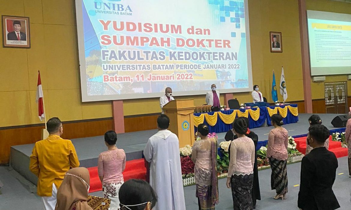 Hadiri Yudisium dan Pengucapan Sumpah Dokter Uniba, Gubernur Ansar: Berikan Pengabdian Terbaik  Bagi Masyarakat Kepri