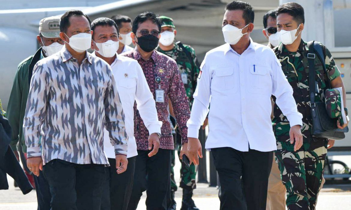 Gubernur Kepri Sambut Kedatangan Mendagri dan Wamenhan di Bandara Hang Nadim Batam