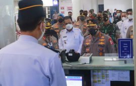 Kapolri dan Gubernur Kepri Tinjau Vaksinasi Massal Serentak se Indonesia Secara Virtual