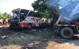 Bus Harapan Jaya Tersambar Kereta Api Di Perlintasan Tanpa Palang Pintu Tulungagung