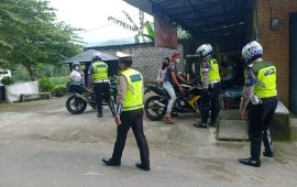 Satlantas Polres Kediri Razia Pengguna Knalpot Brong