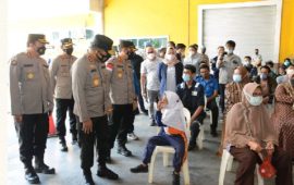 Polda Kepri Gelar Vaksinasi dan Bansos di PT Tomoe Tanjung Uncang Batam