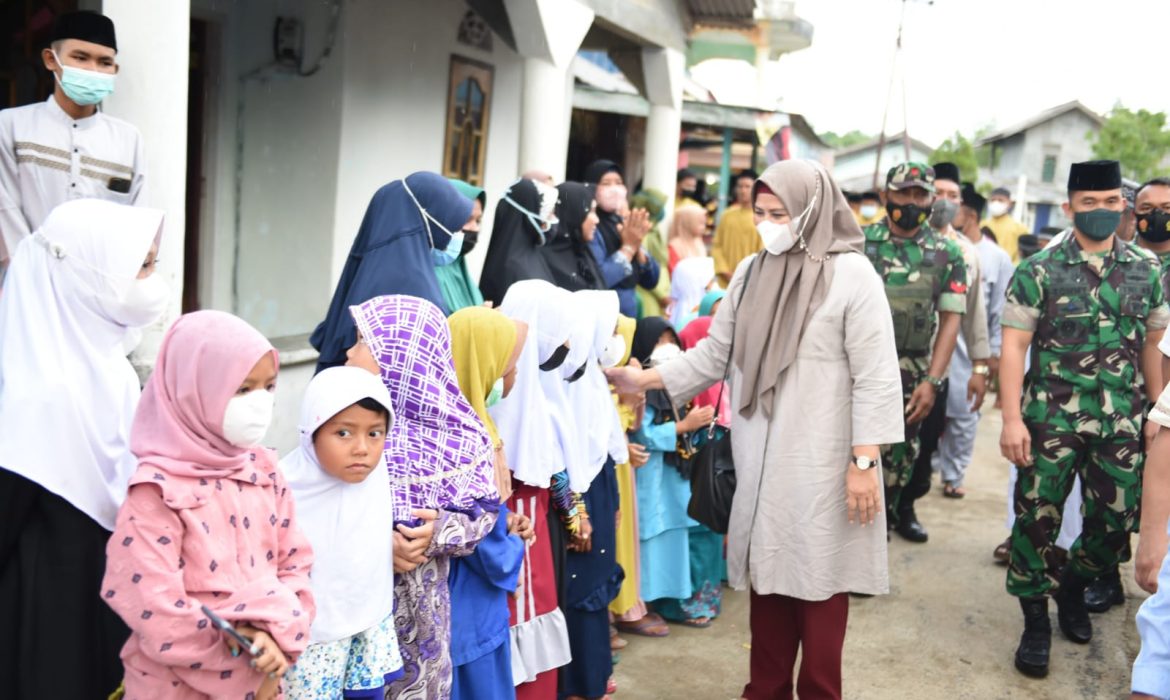 Ketua PKK Kepri Silahturahmi Dengan Warga Mantang