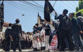 Mahasiswa Lakukan Demo 11 April, di Depan Kantor DPRD Kota Kediri