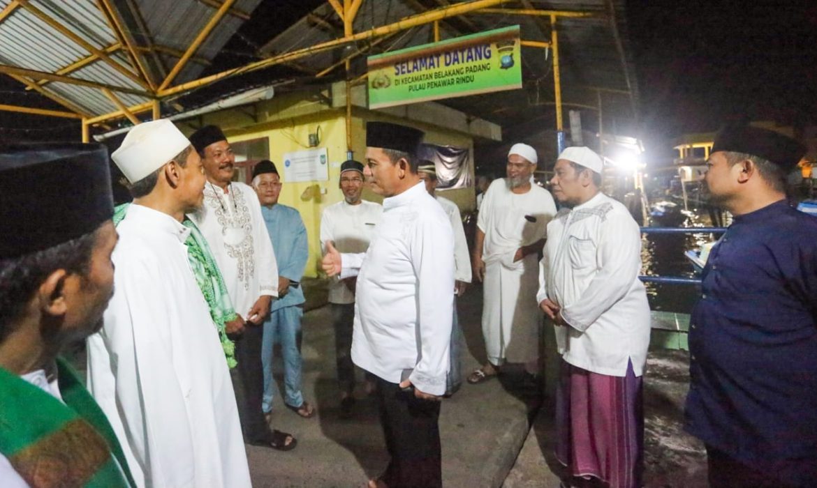 Gubernur Ansar Safari Ramadhan ke Masjid Jami’ At Taqwa Belakang Padang