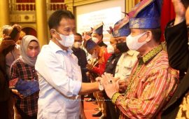 FPK Anugerahi HM Rudi sebagai Bapak Pembaruan Kota Batam