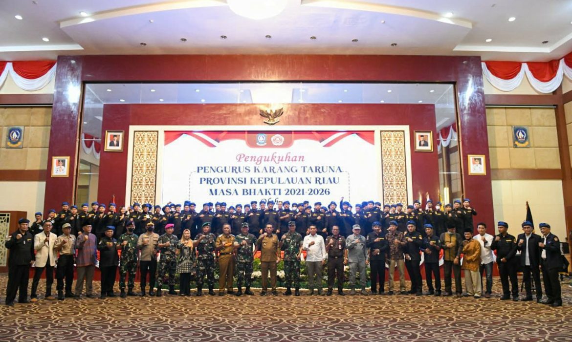 Gubernur Ansar Kukuhkan Pengurus dan Majelis Pertimbangan Karang Taruna Kepri 2021-2026
