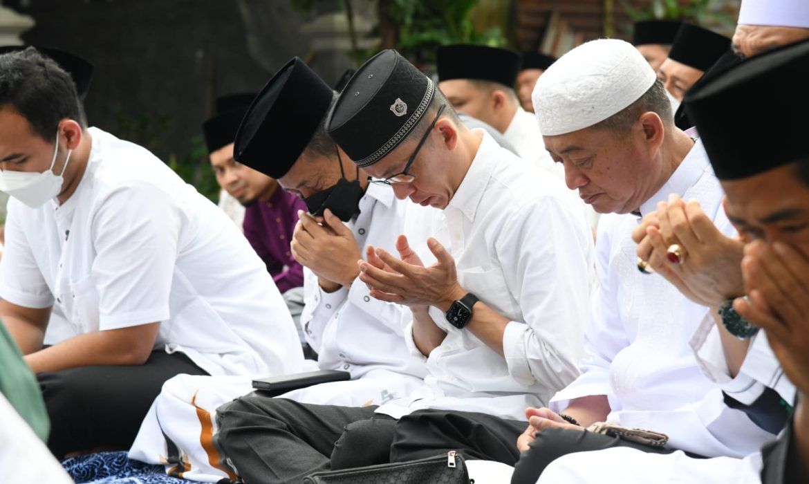 Gubernur Ansar Jadi Khatib Shalat Idul Fitri di Sagulung Batam