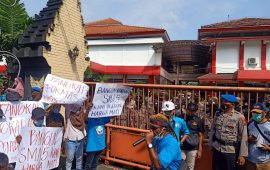 Tuntut Hasil Penyelidikan Kasus BPNT, LSM Saroja Gelar Aksi Demo di Gedung DPRD Kota Kediri