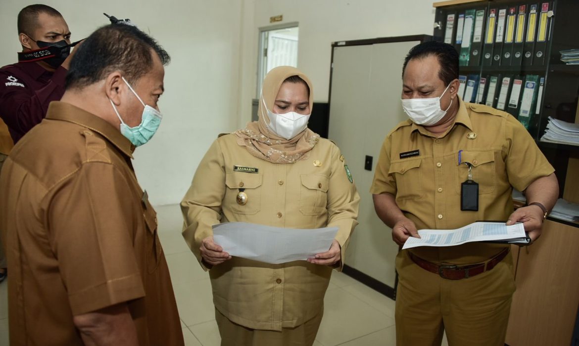 Hari Pertama Masuk Kerja, Bupati Bengkalis Kasmarni Lakukan Sidak