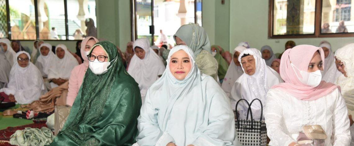 Bupati Bengkalis Solat Idul Fitri 1443 H di Masjid Istiqomah