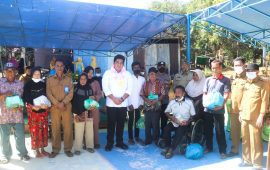 Roby tabur 4000 bibit Kerapu dan berikan bantuan di Desa Numbing