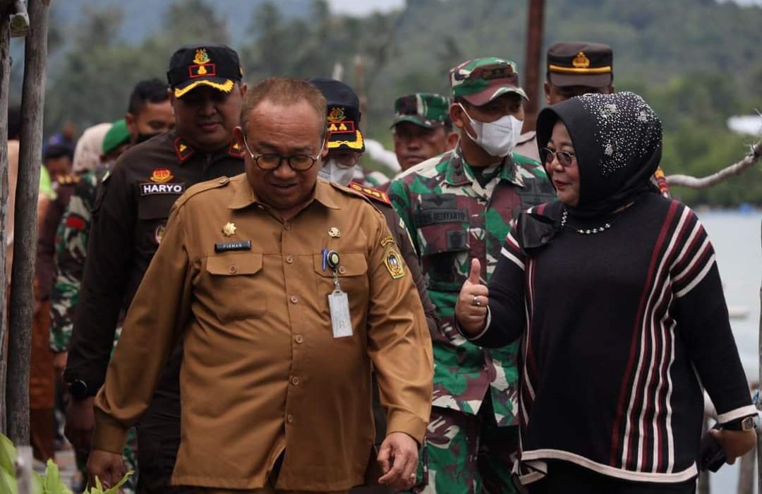 Pemkab Karimun Salurkan Bantuan Kepada Korban Puting Beliung di Kecamatan Sugi Besar