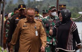 Pemkab Karimun Salurkan Bantuan Kepada Korban Puting Beliung di Kecamatan Sugi Besar