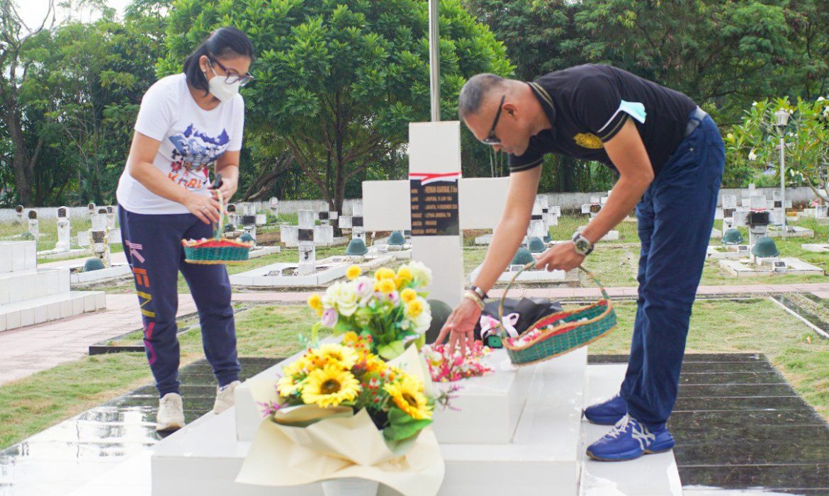 Kolonel Inf JO Sembiring Ziarah ke Makam para Tokoh Papua