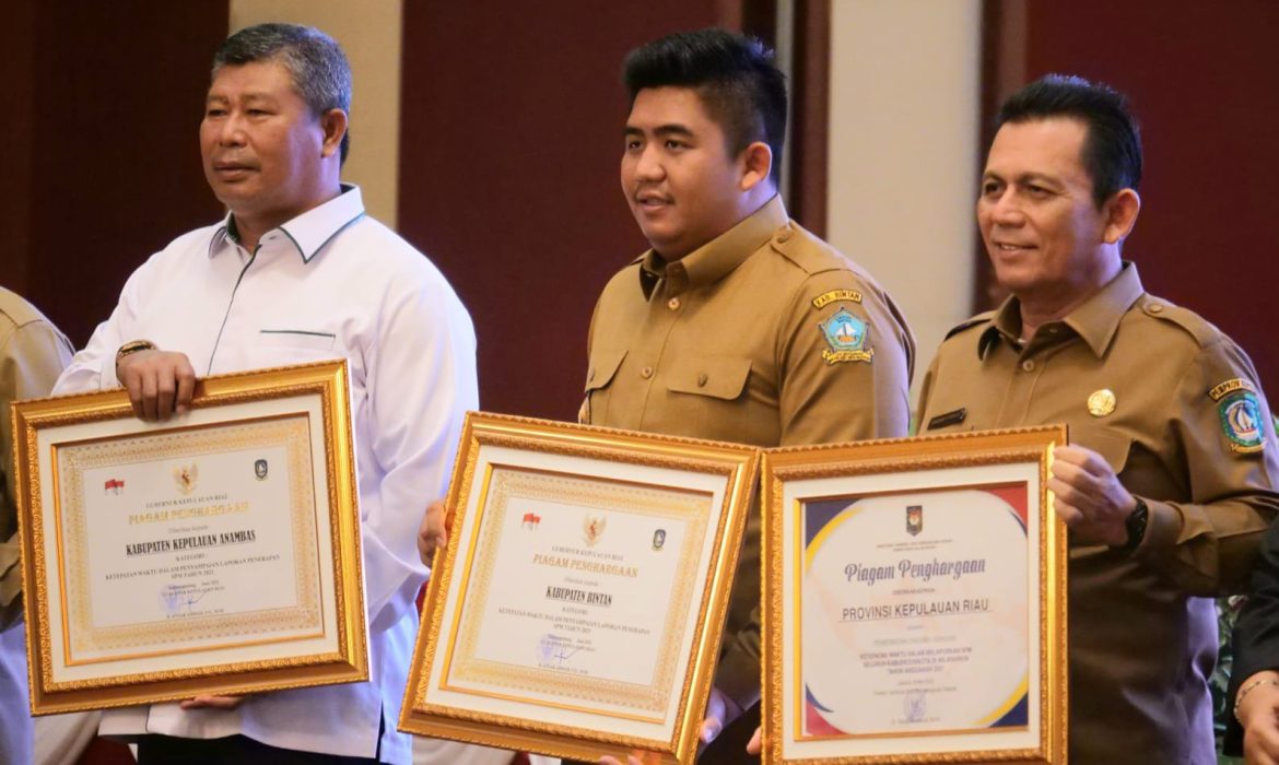 Pemkab Bintan Terima Penghargaan Kategori Ketepatan Waktu Pelaporan SPM 2021