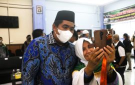 Roby Sambut Ketibaan Jemaah Haji Bintan Di Embarkasi Batam