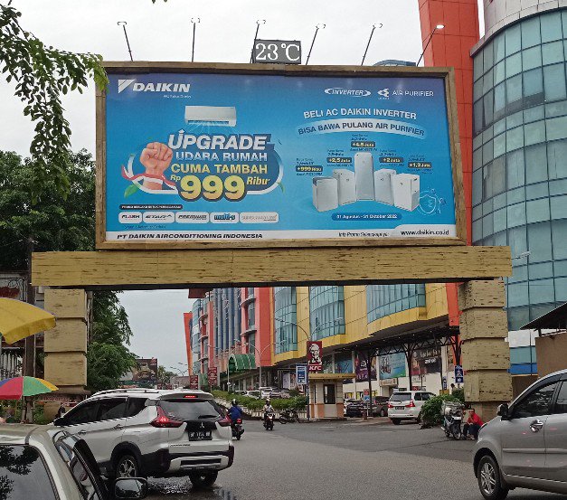 Langgar Aturan, BP Batam Pastikan Tertibkan Dua Reklame Bando di Samping BCS Mall