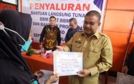 Hari pertama penyerahan Bantuan Langsung Tunai (BLT) BBM