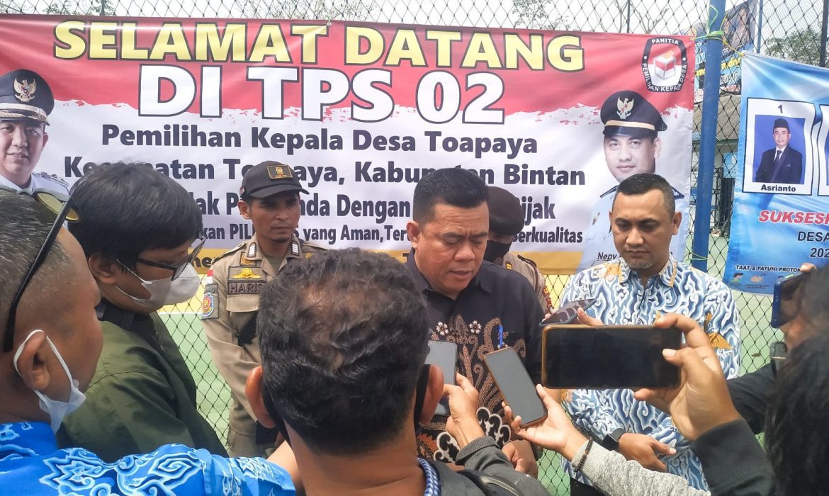 Pj Sekda Bintan Pantau Proses Pemungutan Suara Pilkades Serentak