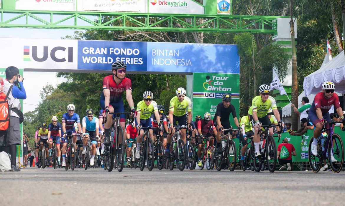 Bupati Bintan Roby Kurniawan Lepas Pebalap Pesepeda Internasional Ivent Tour de Bintan 2022