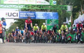 Bupati Bintan Roby Kurniawan Lepas Pebalap Pesepeda Internasional Ivent Tour de Bintan 2022