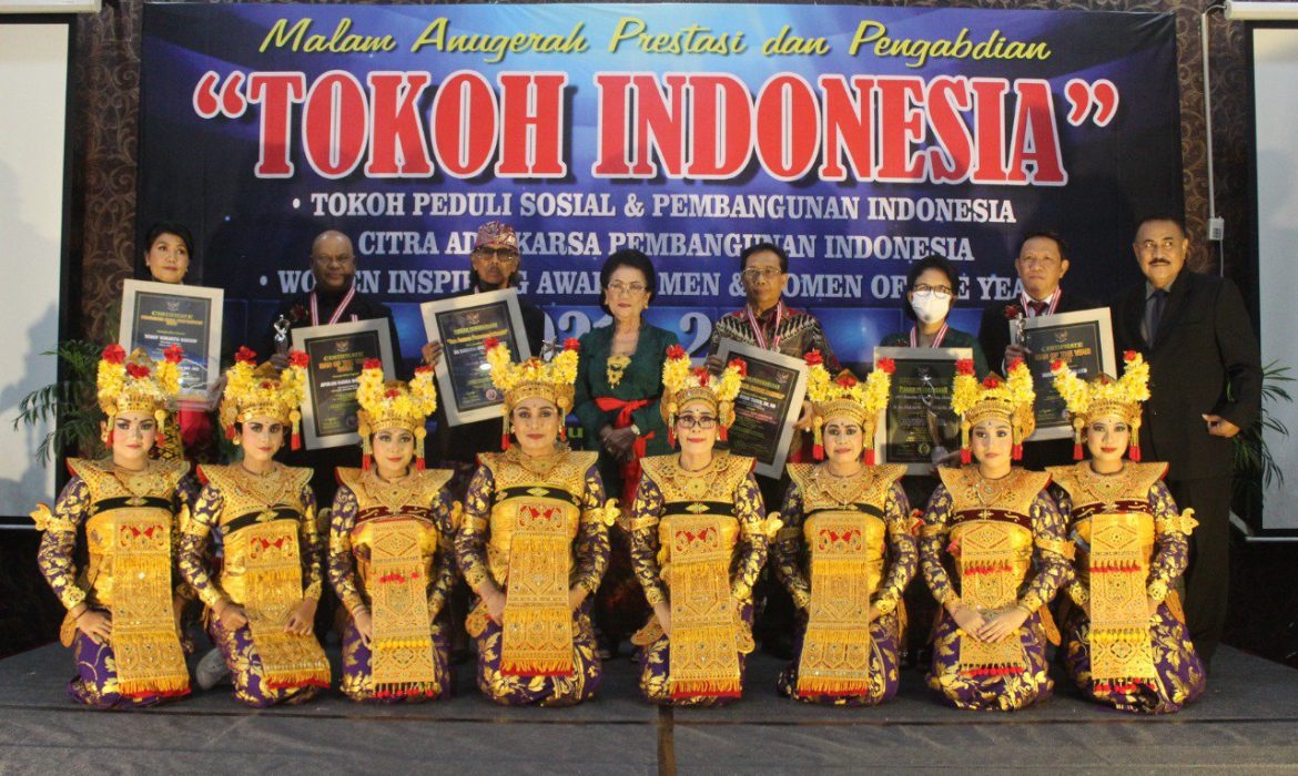 Founder Lembaga Kursus dan Pelatihan Salon Terima Penghargaan sebagai Tokoh Perempuan dari Bali