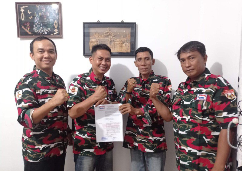 Ketua Macab LMP Bintan Serahkan SK PAC Binut