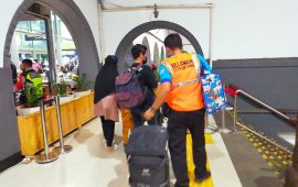 Tingkatkan Layanan Masa Nataru, Stasiun PasarSenen Sediakan Layanan Porter Gratis Untuk Penumpang Berkebutuhan Khusus