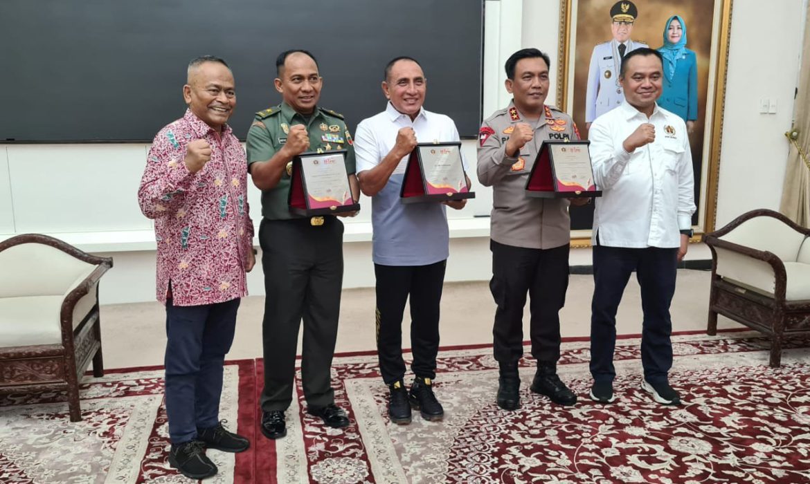 Sukses Pelaksanaan HPN 2023, Ketum PWI Pusat Berikan Penghargaan untuk Gubsu, Kapoldasu dan Pangdam 1/BB