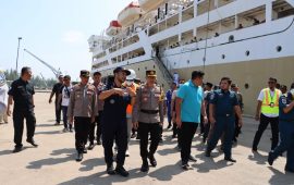 Hari Pertama Operasi Ketupat, Kapolres Bintan Bersama Bupati Bintan Cek Arus Mudik di Pelabuhan Sri Bayintan Kijang